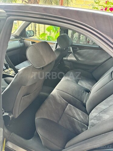 Mercedes E 270-17