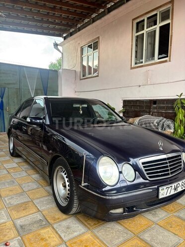 Mercedes E 270-21