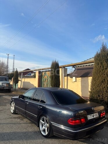 Mercedes E 270-2