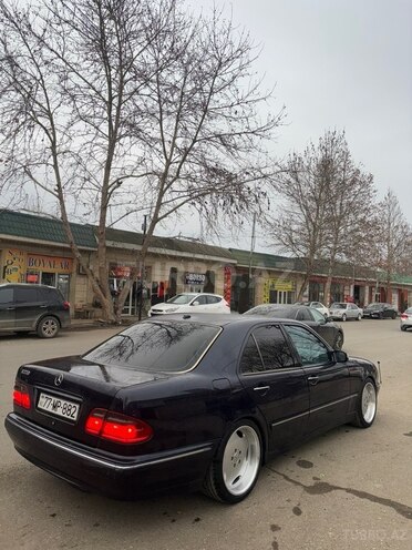 Mercedes E 270-3