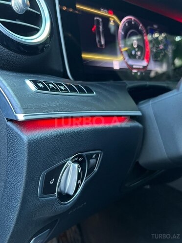 Mercedes E 300-11