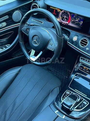 Mercedes E 300-9