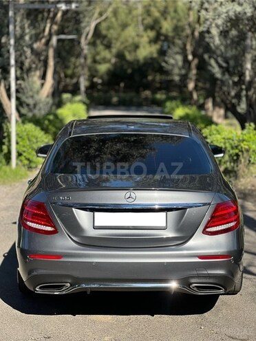 Mercedes E 300-7