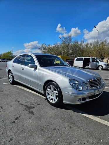 Mercedes E 320 4MATIC-3