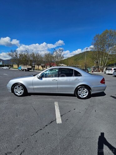 Mercedes E 320 4MATIC-5
