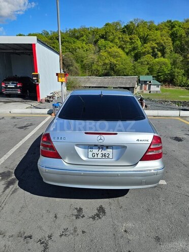 Mercedes E 320 4MATIC-6