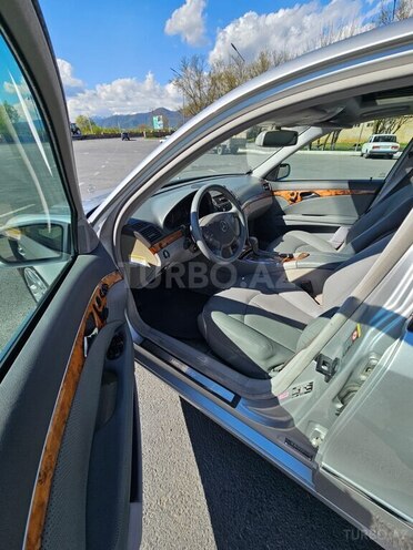 Mercedes E 320 4MATIC-10