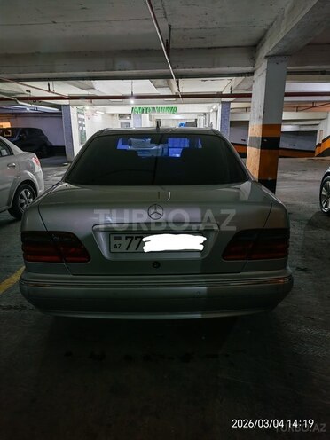 Mercedes E 240-3