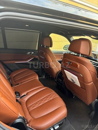 BMW X7-4