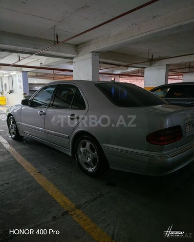 Mercedes E 240-5