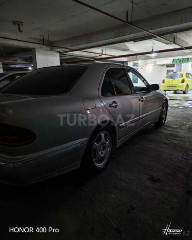 Mercedes E 240-10