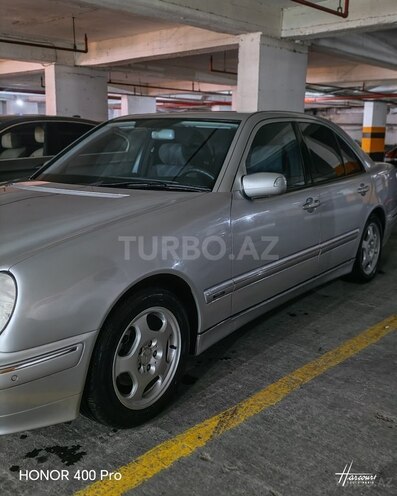 Mercedes E 240-4