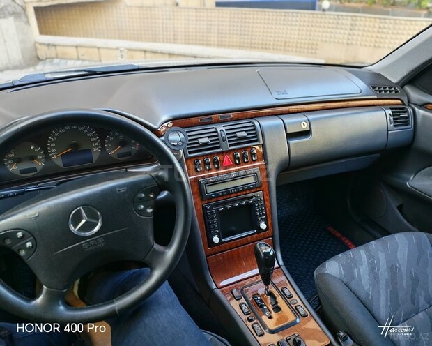 Mercedes E 240-13