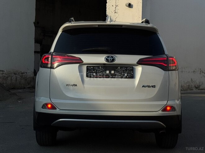 Toyota RAV4-8