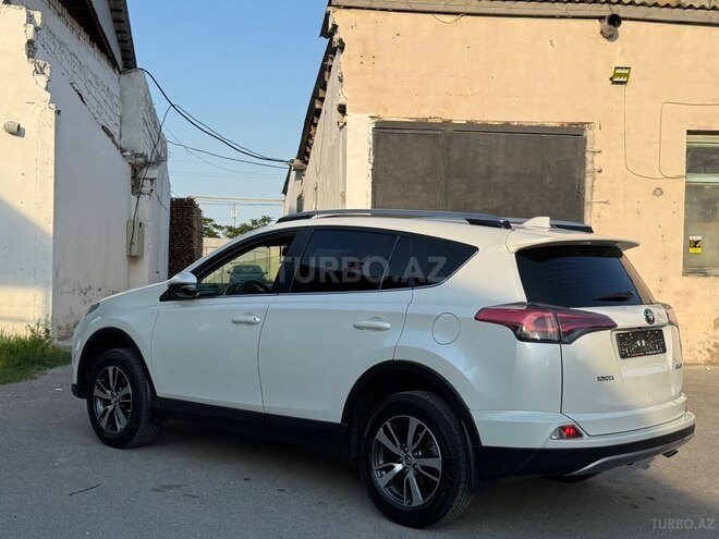 Toyota RAV4-9