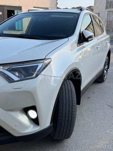 Toyota RAV4-12