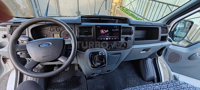 Ford Transit-9