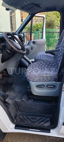 Ford Transit-12