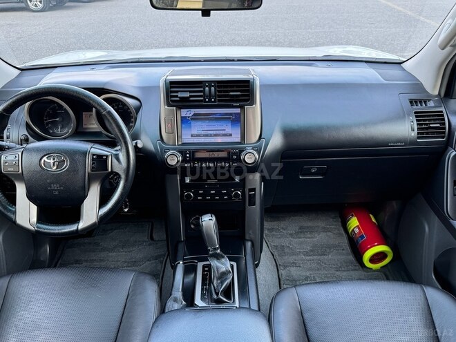 Toyota Land Cruiser Prado-12