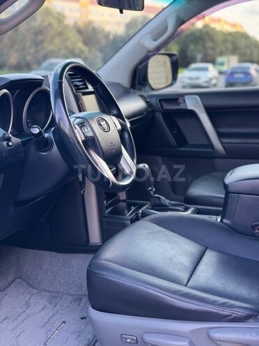 Toyota Land Cruiser Prado-13