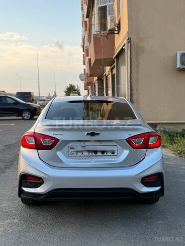 Chevrolet Cruze-12