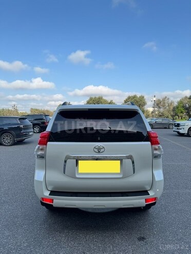 Toyota Land Cruiser Prado-4
