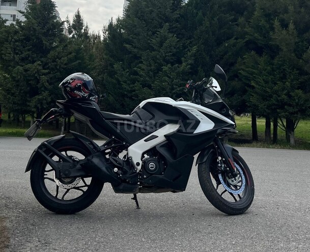 Bajaj Pulsar RS 200-1