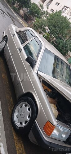 Mercedes 190-9
