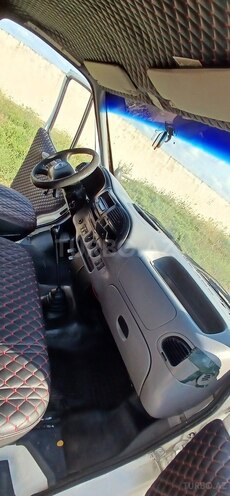 Ford Transit-13