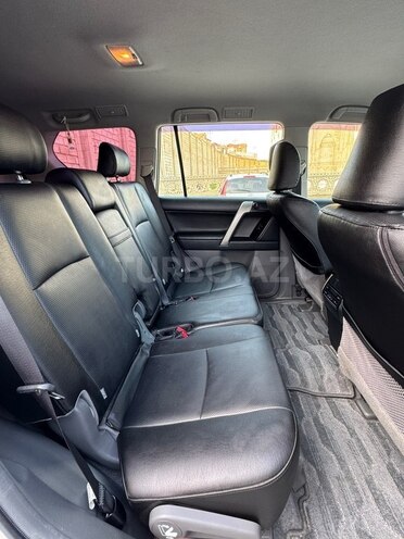 Toyota Land Cruiser Prado-17
