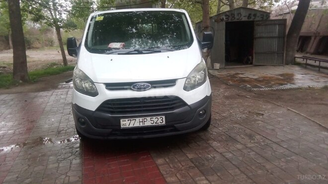 Ford Tourneo Custom-1