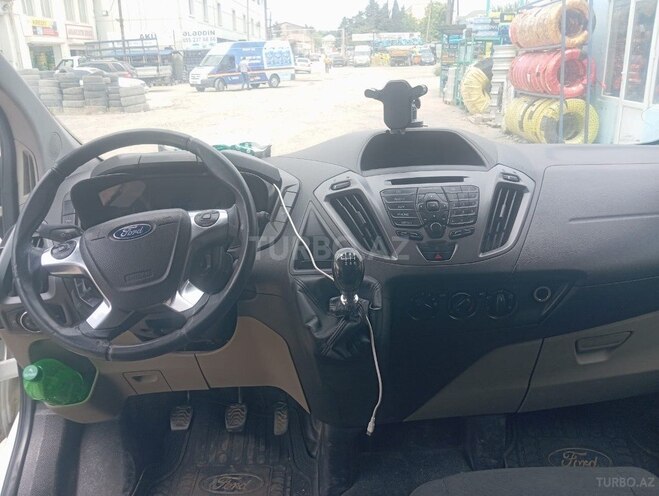 Ford Tourneo Custom-5