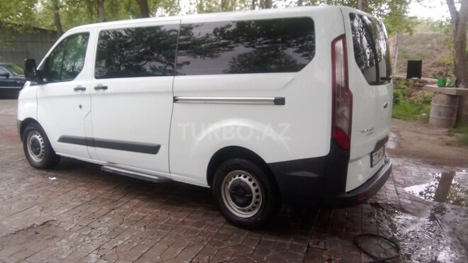Ford Tourneo Custom-4