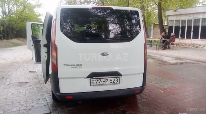Ford Tourneo Custom-2