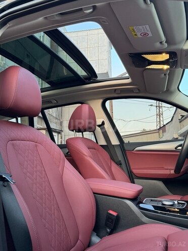 BMW iX3-8