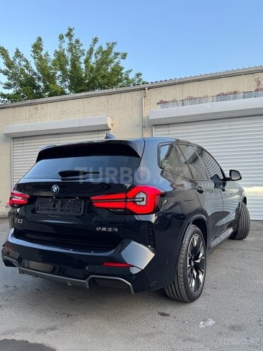 BMW iX3-14