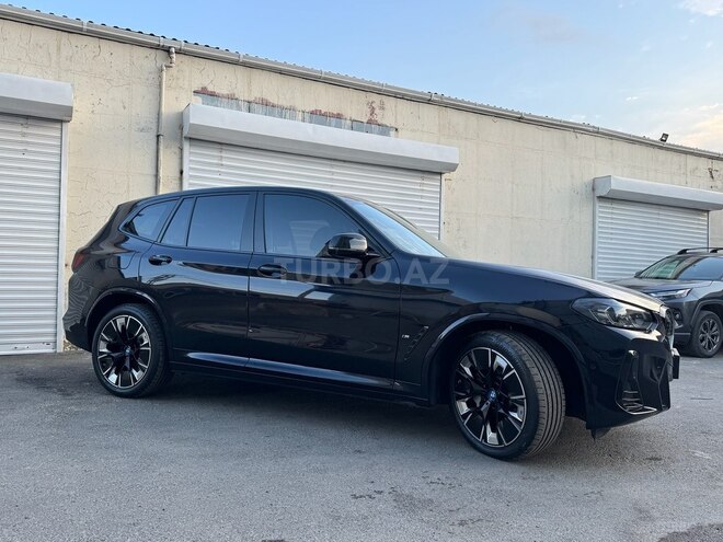 BMW iX3-16
