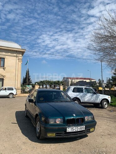 BMW 318-4
