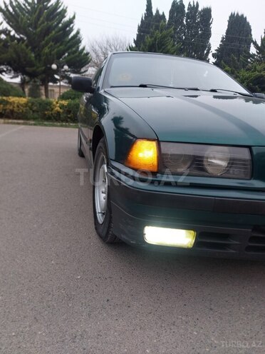 BMW 318-10