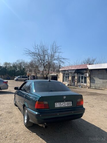 BMW 318-9