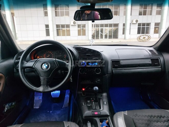 BMW 318-13