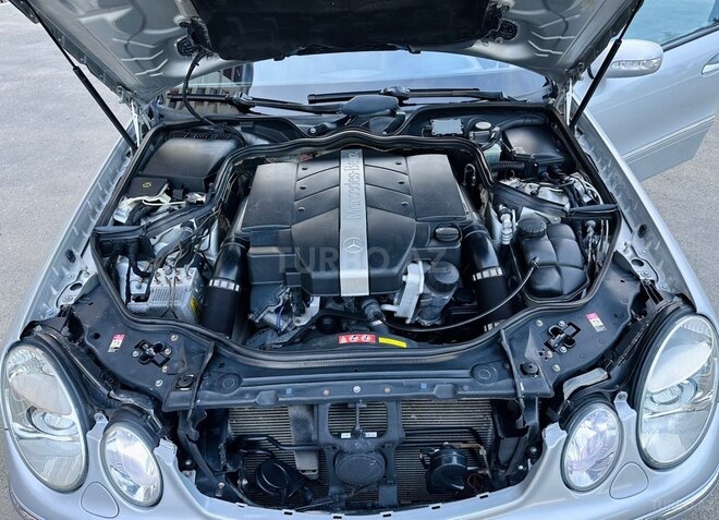 Mercedes E 320-4