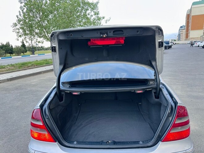 Mercedes E 320-9