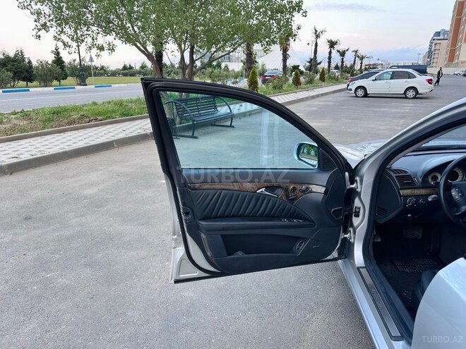 Mercedes E 320-11