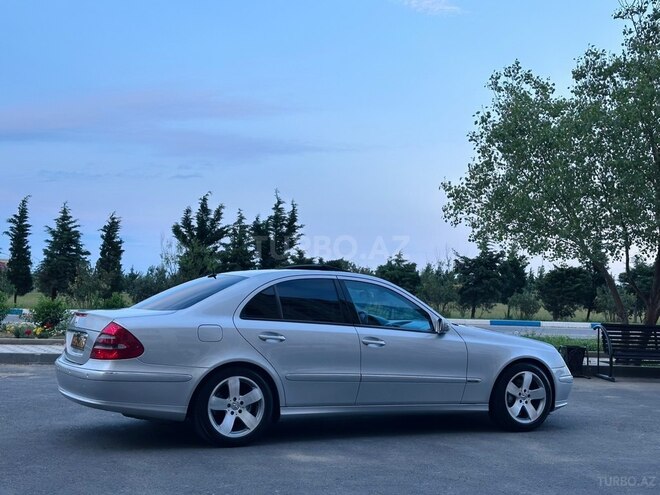Mercedes E 320-26