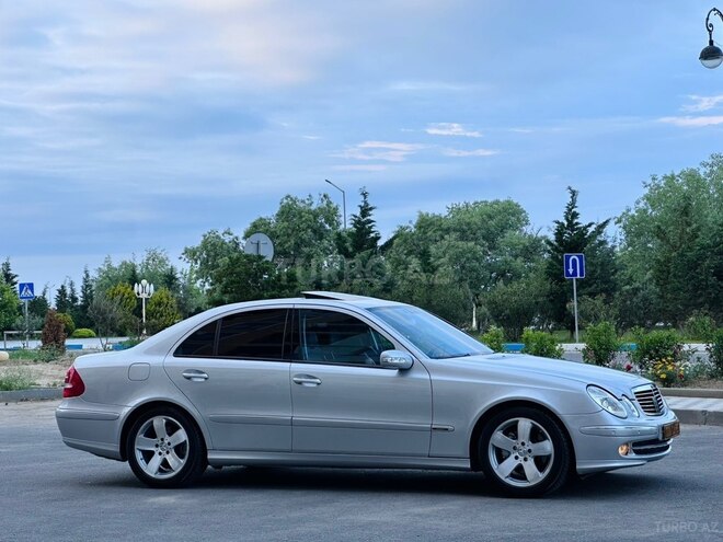 Mercedes E 320-23