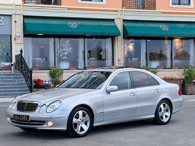 Mercedes E 320-34