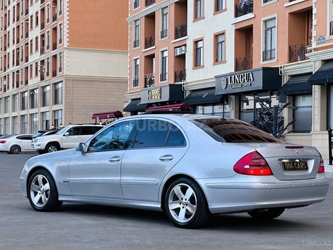 Mercedes E 320-33
