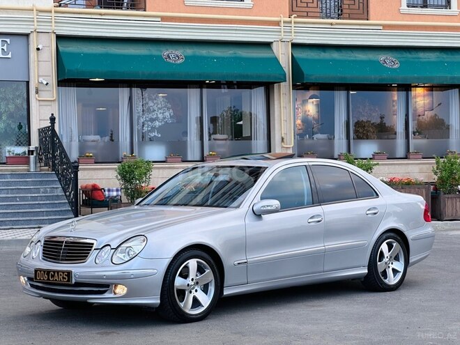 Mercedes E 320-37