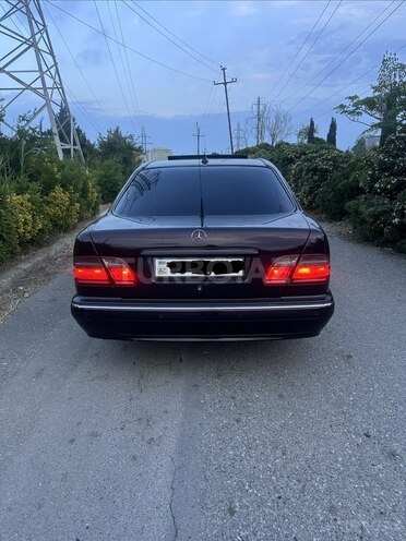 Mercedes E 200-2